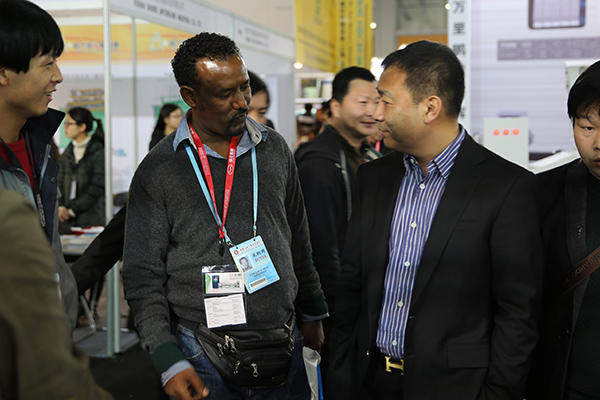 京華麗協(xié)同明日之星參加2014年第20屆全國鋁門窗幕墻行業(yè)年會(huì)